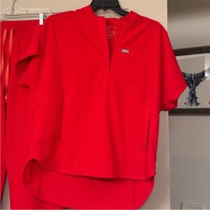 Figs Women’s Montex scrub top in Bright Red XXL